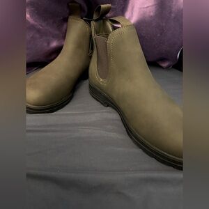 - NWT- Men's Slate Grey Green Chelsea Boots
MSRP$ 49